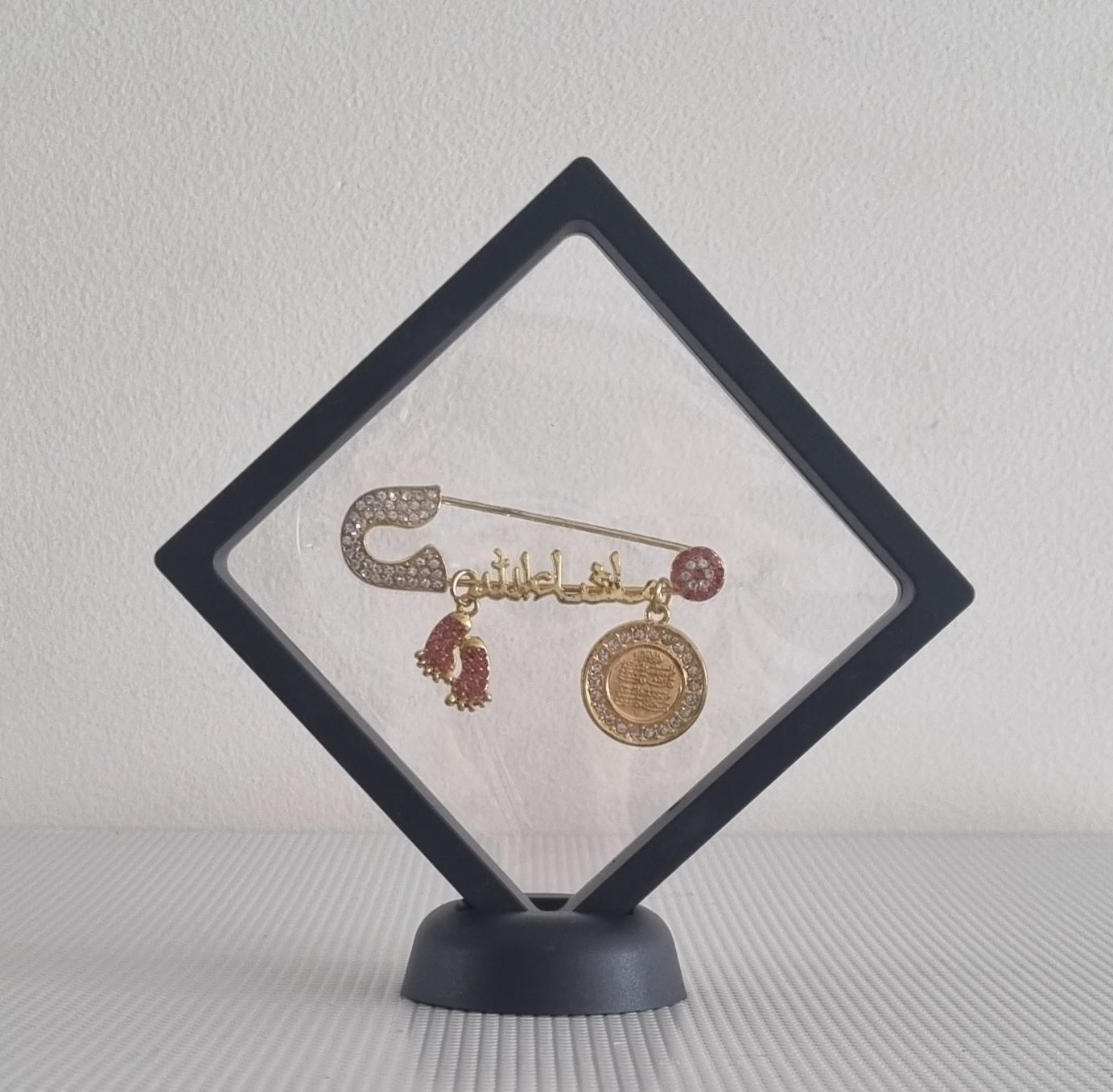 Premade gold plated baby pin, front side
